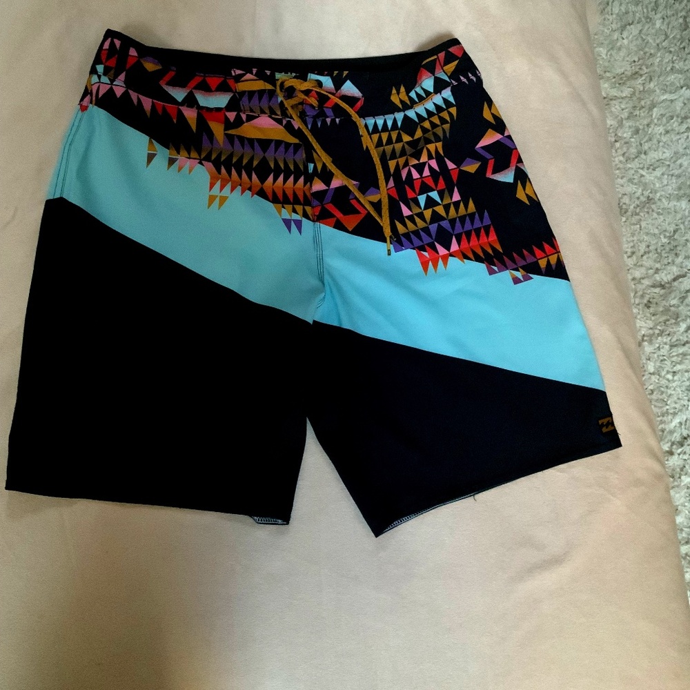 Billabong Black 32 Board Shorts Swim Surf Beach Boat Resortwear Travel
